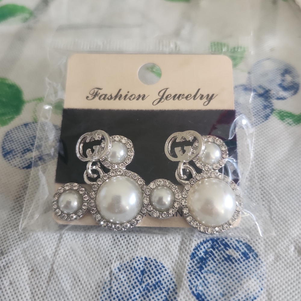 Earings - Picture 2 of 3